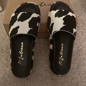 Matisse Hideaway platform slides